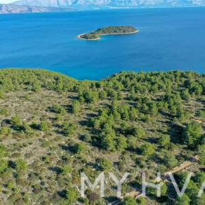 Zemljište u Vrboskoj sa mogućnošću gradnje