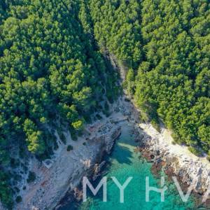 Zemljište u Vrboskoj sa mogućnošću gradnje