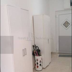 ZEMUNIK DONJI -ATRAKTIVNA KATNICA 185m2 u CENTRU 