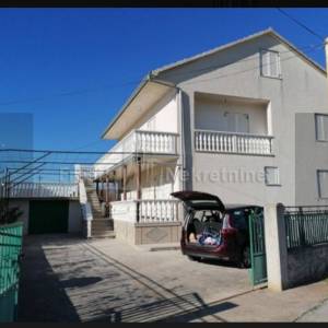 ZEMUNIK DONJI -ATRAKTIVNA KATNICA 185m2 u CENTRU 