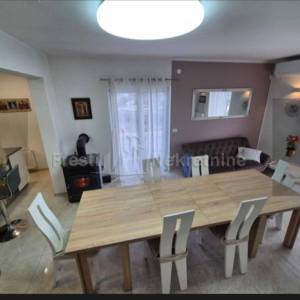 ZEMUNIK DONJI -ATRAKTIVNA KATNICA 185m2 u CENTRU 