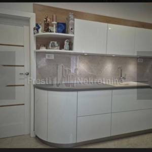 ZEMUNIK DONJI -ATRAKTIVNA KATNICA 185m2 u CENTRU 