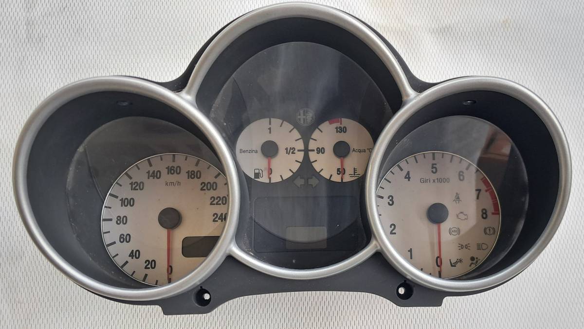 ALFA ROMEO 147 - Kilometar sat / instrument ploča