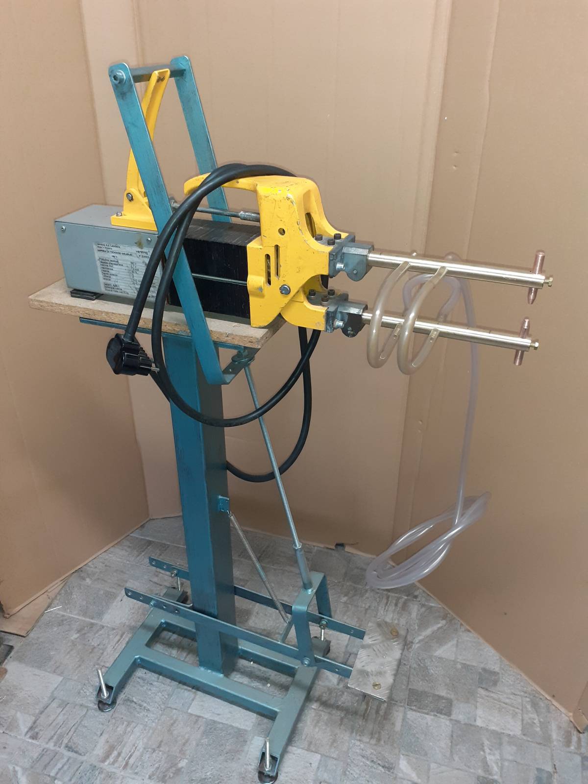 Aparat za točkasto varenje VST-3