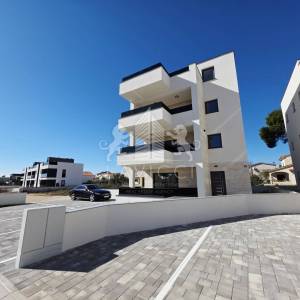 Apartman Vir penthouse s krovnom terasom – novogradnja