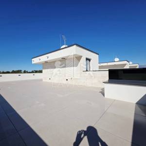 Apartman Vir penthouse s krovnom terasom – novogradnja