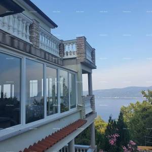 Apartmanska kuća s pogledom na more