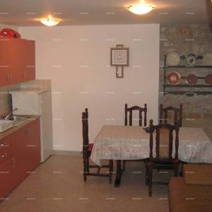 Apartmanska kuća u centru Vrsara – 200 m od mora