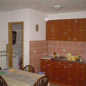 Apartmanska kuća u centru Vrsara – 200 m od mora