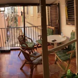 Apartmanska kuća u centru Vrsara – 200 m od mora