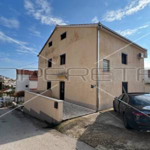 Apartmanski objekt na otoku Čiovu, uvala Mavarčica , 150 metara od mora 