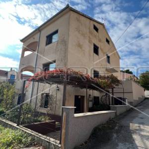 Apartmanski objekt na otoku Čiovu, uvala Mavarčica , 150 metara od mora 