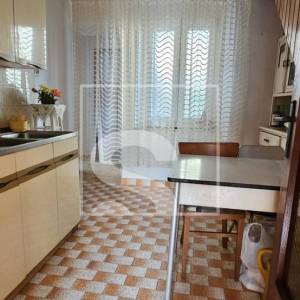 Autentična kamena kuća s konobom na prodaju