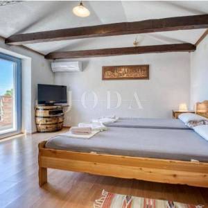 Autentična kamena kuća u Crikvenici – tiha mikrolokacija, idealno za turizam