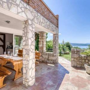 Autentična kamena kuća u Crikvenici – tiha mikrolokacija, idealno za turizam