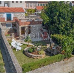 Autentična kamena kuća u Crikvenici – tiha mikrolokacija, idealno za turizam