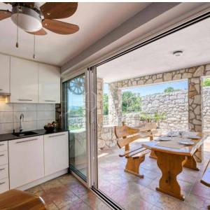 Autentična kamena kuća u Crikvenici – tiha mikrolokacija, idealno za turizam