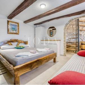 Autentična kamena kuća u Crikvenici – tiha mikrolokacija, idealno za turizam