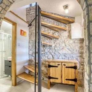 Autentična kamena kuća u Crikvenici – tiha mikrolokacija, idealno za turizam