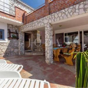 Autentična kamena kuća u Crikvenici – tiha mikrolokacija, idealno za turizam