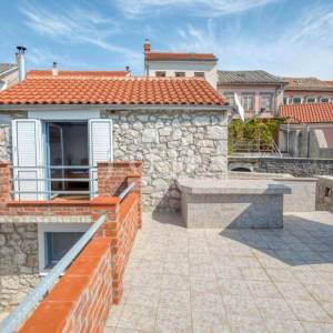 Autentična kamena kuća u Crikvenici – tiha mikrolokacija, idealno za turizam