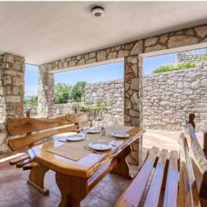 Autentična kamena kuća u Crikvenici – tiha mikrolokacija, idealno za turizam