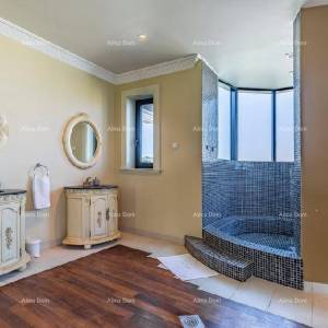 Banjole 7 km od centra grada Pule. 4 km do grada Medulina.