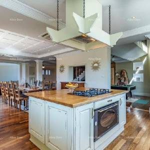 Banjole 7 km od centra grada Pule. 4 km do grada Medulina.