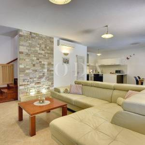 Barban, okolica, renovirana kuća sa bazenom u malom istarskom mjestu