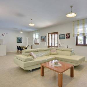 Barban, okolica, renovirana kuća sa bazenom u malom istarskom mjestu