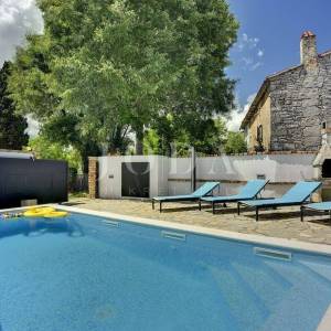 Barban, okolica, renovirana kuća sa bazenom u malom istarskom mjestu