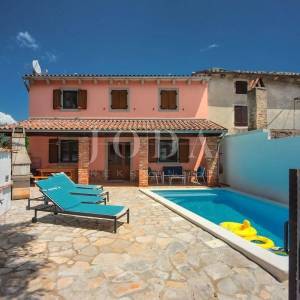 Barban, okolica, renovirana kuća sa bazenom u malom istarskom mjestu