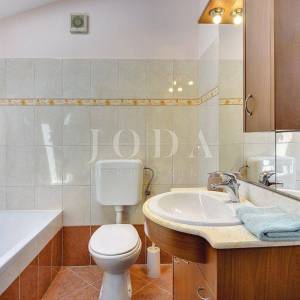 Barban, okolica, renovirana kuća sa bazenom u malom istarskom mjestu