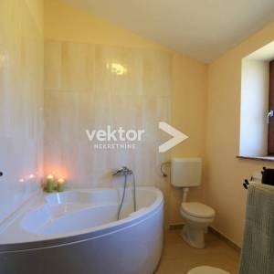 Barban-okolica, šarmantna kamena vila s grijanim bazenom