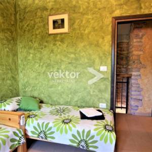 Barban-okolica, šarmantna kamena vila s grijanim bazenom