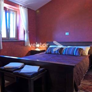 Barban-okolica, šarmantna kamena vila s grijanim bazenom