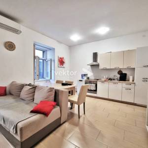 Belveder, 44 m² stan potpuno uređen, blizu centra – uključen namještaj