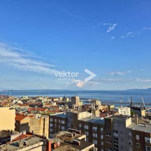 Belveder, moderno uređen stan s pogledom na grad i more