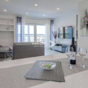 Belveder, moderno uređen stan s pogledom na grad i more