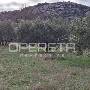 Bilice, građevinsko zemljište 3.719 m² – idealno za investiciju
