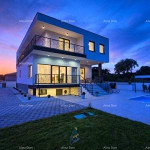 Blizina grada Fažane.  Prelijepa vila s bazenom.