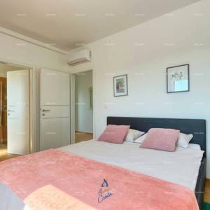 Blizina grada Fažane.  Prelijepa vila s bazenom.