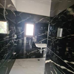 Blizina grada Poreča – prostrani stan u prizemlju s dvorištem