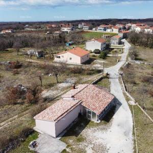 Blizina Marčane, kuća na velikom terenu od 26.000 m2.