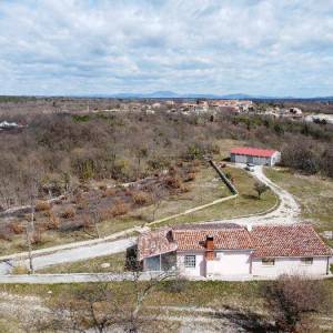 Blizina Marčane, kuća na velikom terenu od 26.000 m2.