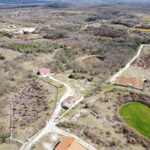 Blizina Marčane, kuća na velikom terenu od 26.000 m2.