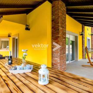 Bregi, atraktivna kuća s bazenom, za investiciju