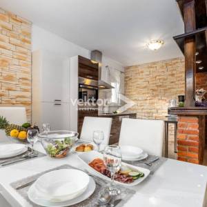 Bregi, atraktivna kuća s bazenom, za investiciju