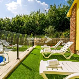 Bregi, atraktivna kuća s bazenom, za investiciju