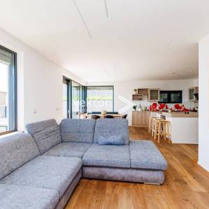 Bregi, kuća s bazenom i lijepim pogledom na more